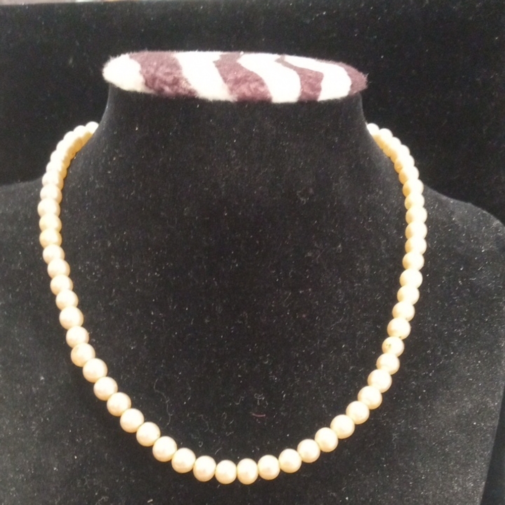 Elegant Faux Pearl Necklace 18 In Vintage